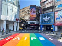 西門町彩虹地景重繪預計8/15完工　TAIPEI將轉向
