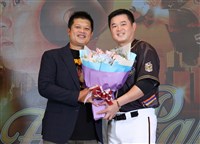 胡金龍難忘被叫上大聯盟 陳江和當年陪簽約道奇怕他遇詐騙