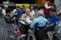 全國橋藝大賽牌桌交鋒  隊長張忠謀熱情出賽