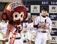 林泓育轟逆轉3分砲  MVP頒獎哽咽：不要放棄我們