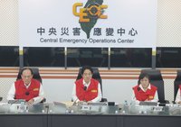 視察中央災害應變中心　賴總統：國軍跟民眾站在一起