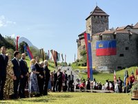 列支敦斯登國慶日歡騰　皇室走入人群城堡花園開放