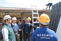 黃偉哲慰問助弱勢修屋志工  感謝民間資源協力救災