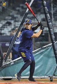陳俊秀背部不適下二軍　38歲張志豪對年紀有體悟