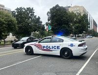 「川澤」會華府維安嚴密  白宮外民眾舉牌挺烏克蘭