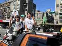 民眾黨拚核三公投　黃國昌率隊車掃投票日辦快閃宣傳