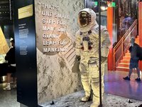 美博物館收藏阿姆斯壯太空衣　台志工傳承跨世代記憶