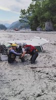 越野車隊南投萬大溪溯溪　頭車陷急流、駕駛溺斃