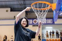 文大校友嚴陳莉蓮捐千萬  挺籃球助弱勢生