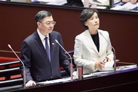 報導指鄭麗君答詢不會有產業因關稅犧牲　政院澄清