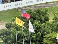 80年台中市旗屢挨批醜　新款結合湖心亭正式啟用