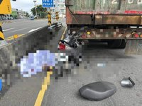 屏東曳引車停等紅車　男騎士後方高速撞上當場死亡