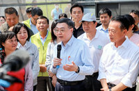 視察嘉義溫室災後重建  卓榮泰：助盡速復耕