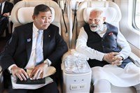 莫迪同乘新幹線訪半導體工廠　石破茂藉機宣傳