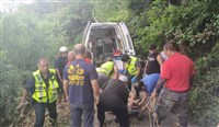 失智翁跌陡坡藤蔓纏身遲未歸  台東警消民合力救人