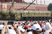 北京九三閱兵展示多款新武器