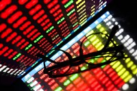 權值股回神　台股中場漲勢收斂上漲百點