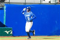 張育成賽後趕場看林智勝引退  感謝賢拜貢獻台灣