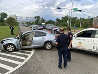 男駕贓車藏毒品拒攔查衝撞　遭警開12槍制伏
