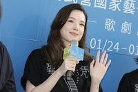 許瑋甯產後幸福露面  讚兒子如彌勒佛愛笑