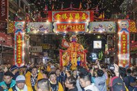 嘉義民雄紙糊大士爺火化升天  萬人祈求平安祛災厄