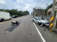 苗市轎車路口連撞2機車  騎士先後彈飛受傷送醫