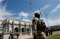 國民兵進駐華府不只維安　也身負收垃圾美化環境任務