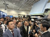 參觀航太暨國防工業展　顧立雄：建構國防自主能量