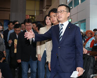 羅智強鄭麗文登記參選黨主席　期盼是場公平公正選舉