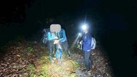 玉林橋遺址蜂螫山友難動彈　花蓮警消摸黑救人下山