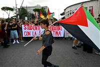 義大利數萬民眾上街　響應挺巴勒斯坦人遊行