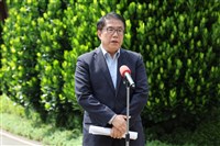 高中生用黃偉哲頭貼發文放颱風假　學校將議處