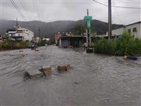 花蓮馬太鞍溪堰塞湖溢流 71人受困、2人失聯