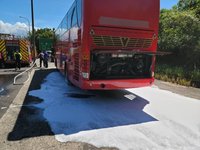 台62中崙隧道遊覽車冒濃煙　40名韓籍乘客平安下車