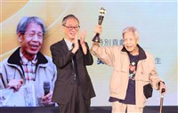 鄭明進93歲仍致力推廣繪本創作　發願畫到100歲