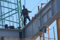 115年最低工資調漲　790萬餘人健保費月繳多18元