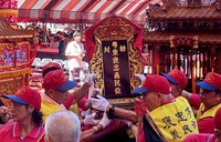 新北客家義民祭揭幕  變裝皇后以高跟鞋對話傳統
