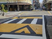 高雄鳳山區新設減速平台　避免無號誌車輛碰撞