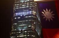 台北101點燈致敬鏟子超人　傳達花蓮災區關懷