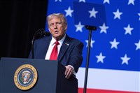 川普稱終結多場戰爭　未獲諾貝爾獎將是「侮辱」美國