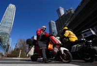 中國「零工中的零工」　深圳外送員雇人跑腿送餐上樓