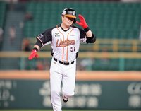 胡金龍例行賽終戰用全壘打畫句點　桃猿延長賽搶勝