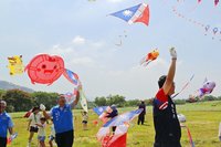 苗栗風箏節光復連假登場　國旗空中飛揚挺台灣