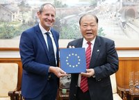 歐洲經貿辦事處長拜會陳光復　促進雙邊交流