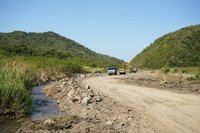 屏東楓港溪河床乾季種西瓜施肥　居民怨雞糞異味重