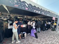 BLACKPINK高雄開唱　粉絲徹夜排隊搶周邊