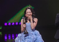 杜蕾飾腦麻患者摘金鐘新人獎　哽咽謝影后媽媽柯淑勤