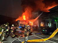 新北新莊工廠竄火冒濃煙　警消籲鄰近民眾關門窗