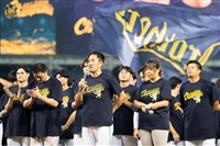 兄弟首戰吞敗不影響氣氛　平野：棒球無法預測才有趣