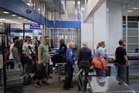 美政府停擺第23天　6萬飛安人員無薪可領生計堪虞